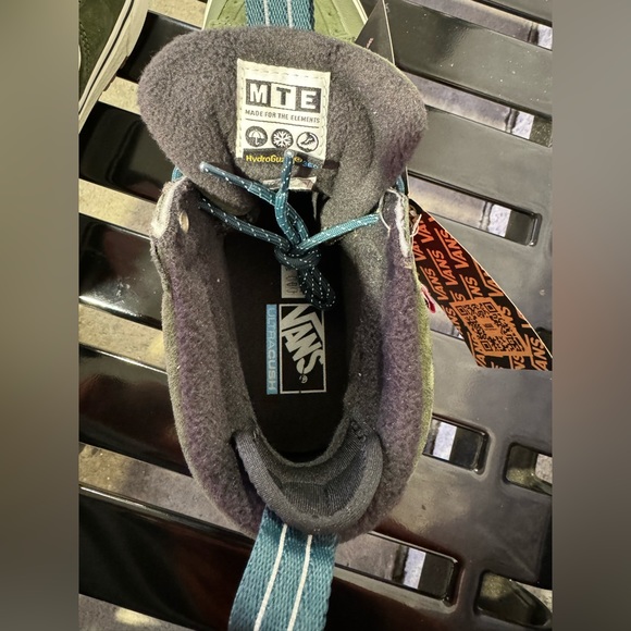 VANS Sk8-Hi MTE-2 Sneaker/Boots Black/green. Great for apres ski or riding. - Picture 5 of 9